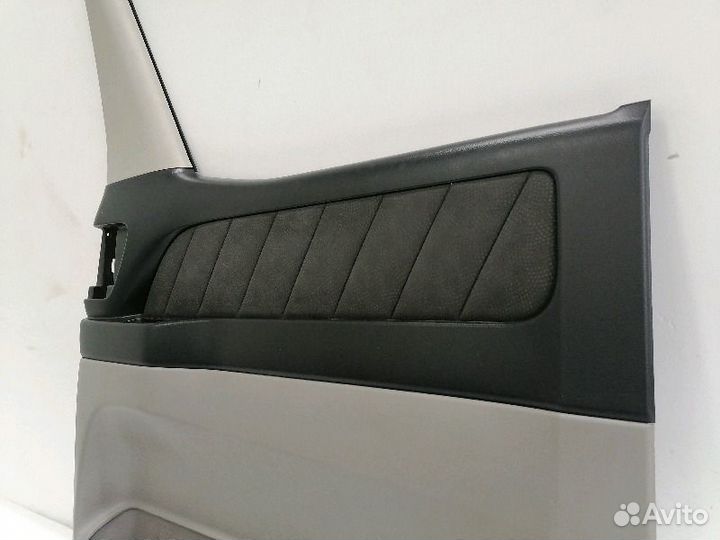 Обшивка двери задняя правая Toyota Alphard H10 2.4