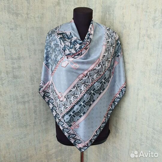 Платок Louis Vuitton шелковый