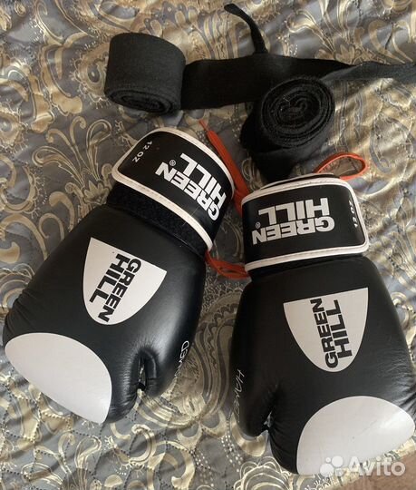 Боксерские перчатки, шлем, бинты