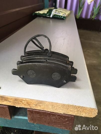 Тормозные колодки передние