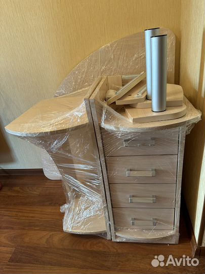 Угловой письменный стол