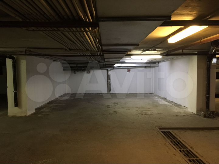 Машиноместо, 10 м²