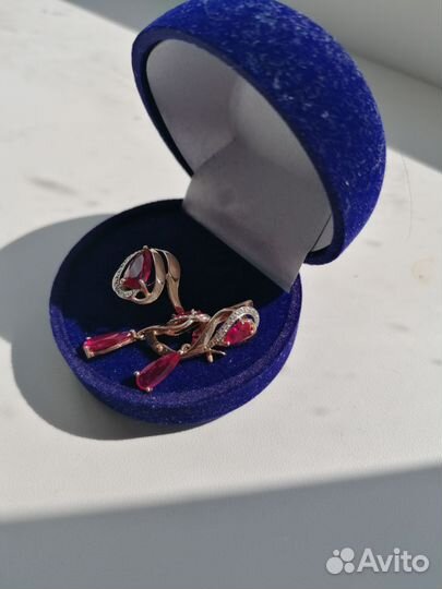 Золотые серьги и кольцо