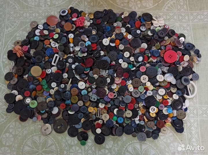 Старые пуговицы. Объм 3 л. Вес 2 кг
