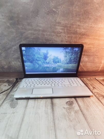 Ноутбук Sony Vaio бeлый / Cоrе i5 / Radеоn