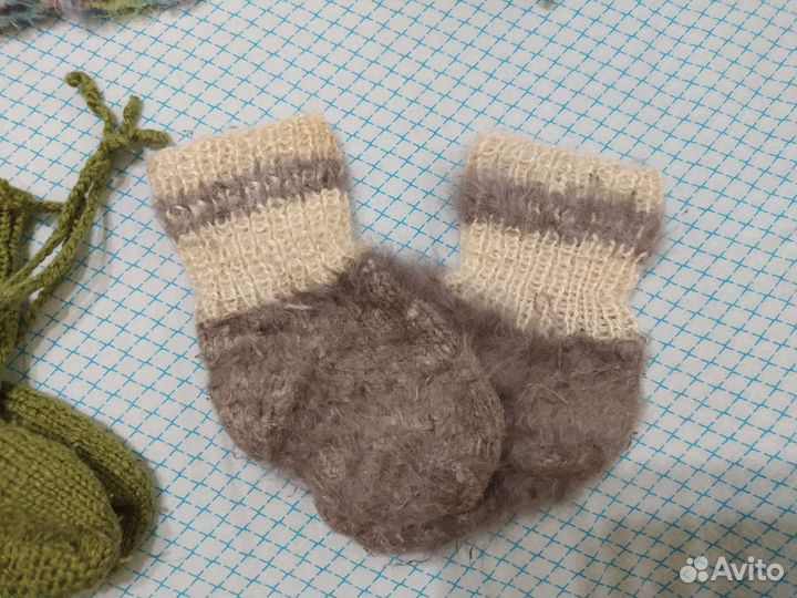 Варежки, носочки вязаные