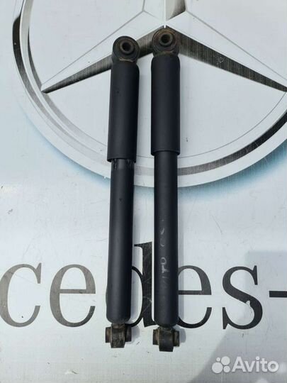 Комплект задних амортизаторов Mercedes W638 Vito