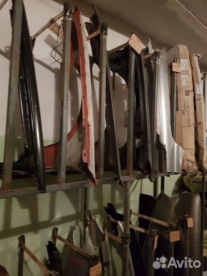 Toyota Hilux(Сурф ) крылья лев прав новые 88-04г