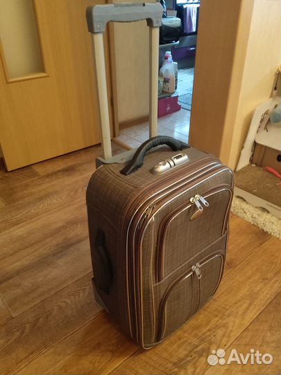 Чемодан на колесах б