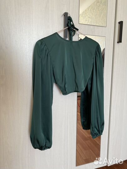 Love republic блузка 44/38 укороченная атласная