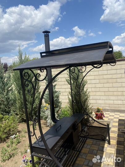 Кованый мангал с крышей
