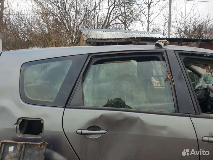 Форточка задняя scenic 2