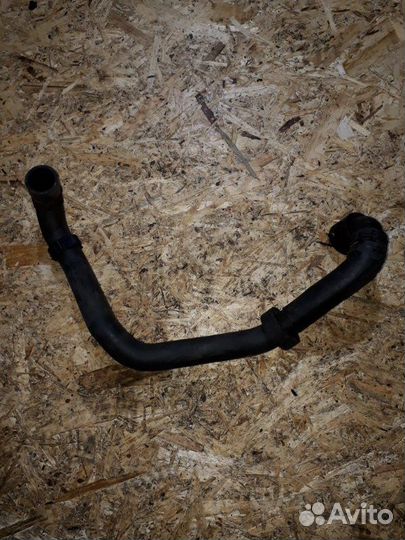 Патрубок системы охлаждения Volkswagen Caddy 2KB