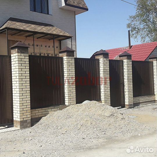 Забор из кирпича и профнастила в Богородицке