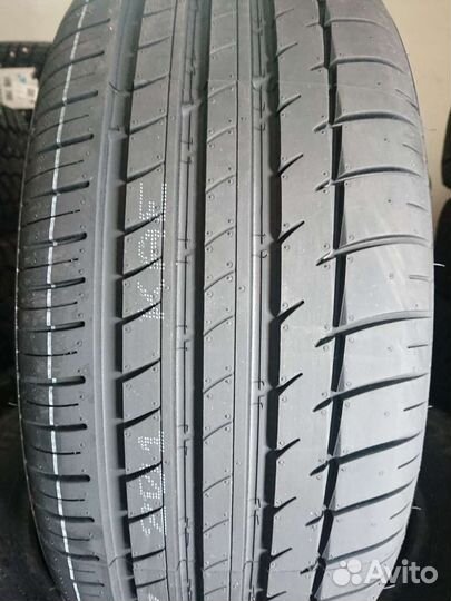 Triangle Sports TH201 215/45 R18