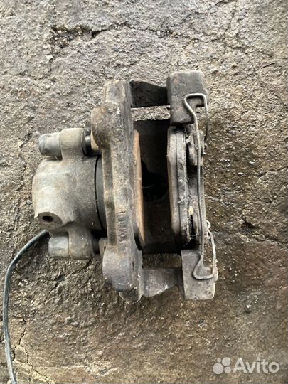 Тормозные суппорта Мерседес 210 98 год