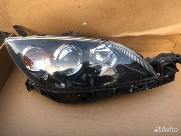 Фара правая Mazda 3 BK 2004