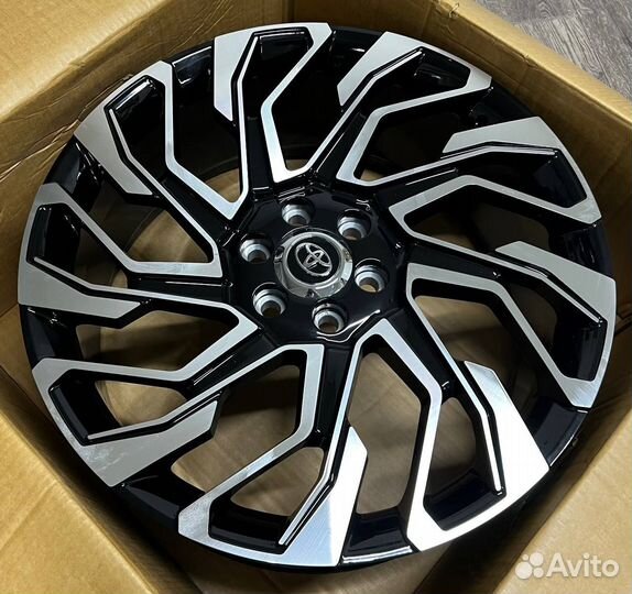 Кованые диски на toyota land cruiser 300 R22