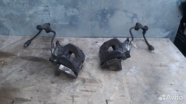 Суппорт тормозной передний BMW e87 e90 e92