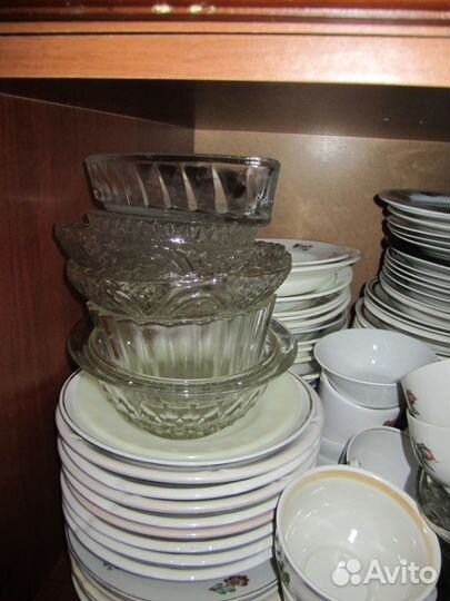 Тарелки,Селедочницы и чайные чашки
