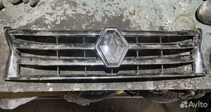 Решетка радиатора renault duster
