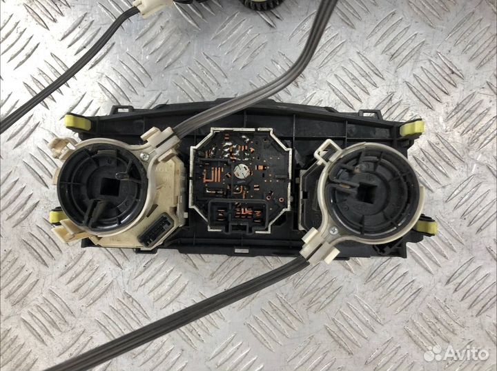 Блок управления климат-контролем Тойота Королла Фи