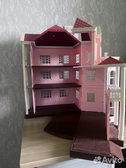 Большой кукольный домик