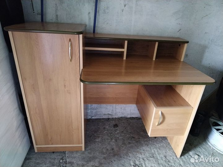 Письменный стол