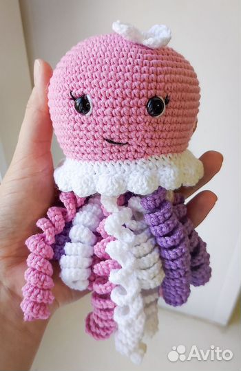 Игрушка медуза осьминожка вязаная