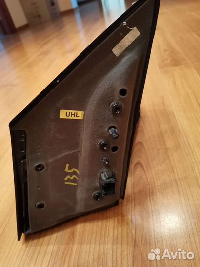 Боковое стекло