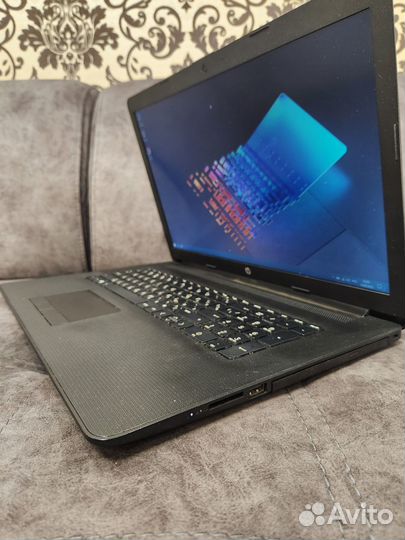 Большой удобный ноутбук для учебы и работы