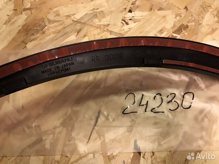 Накладка двери задней правой Subaru Outback B15 BS