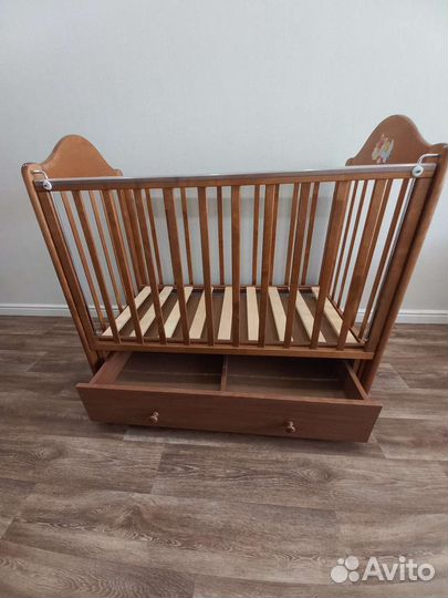 Кроватка детская и мобиль на кроватку