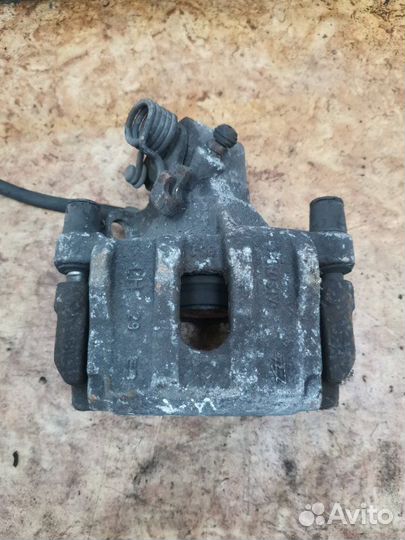 Суппорт тормозной задний левый Ford Focus 2