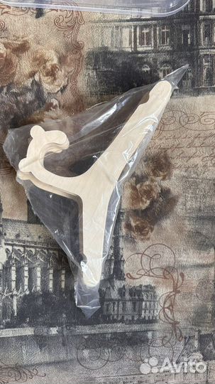 Вешалки детские деревянные