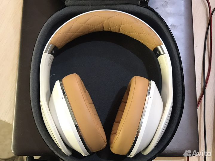 Беспроводные наушники samsung lever over