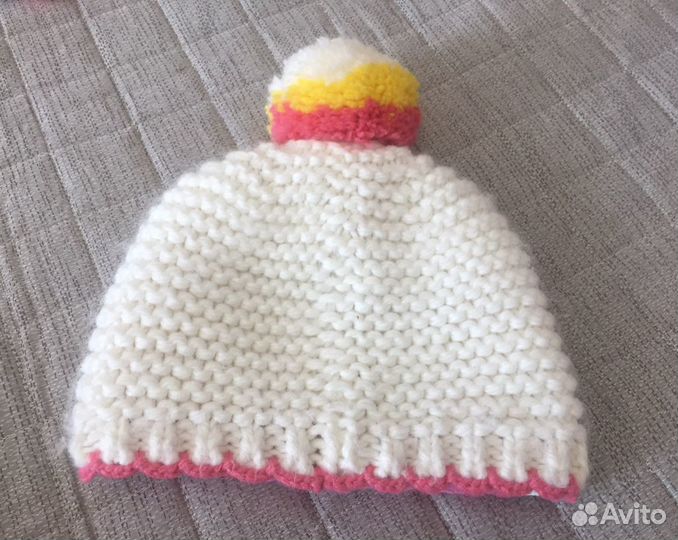 Шапочка белая для девочки вязаная на флисе, 52