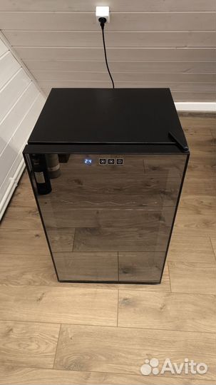 Shivaki SHW-28V1 винный шкаф