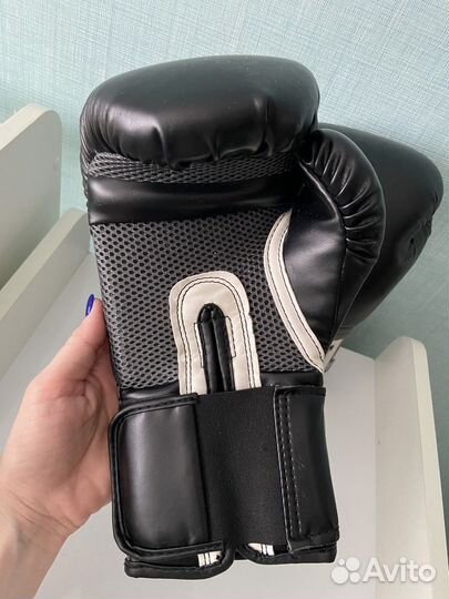 Боксерские перчатки everlast 10 oz