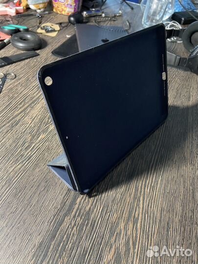 Продаю iPad 2018 (6Gen) на 32 GB