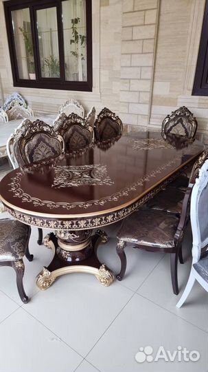 Стол со стульями