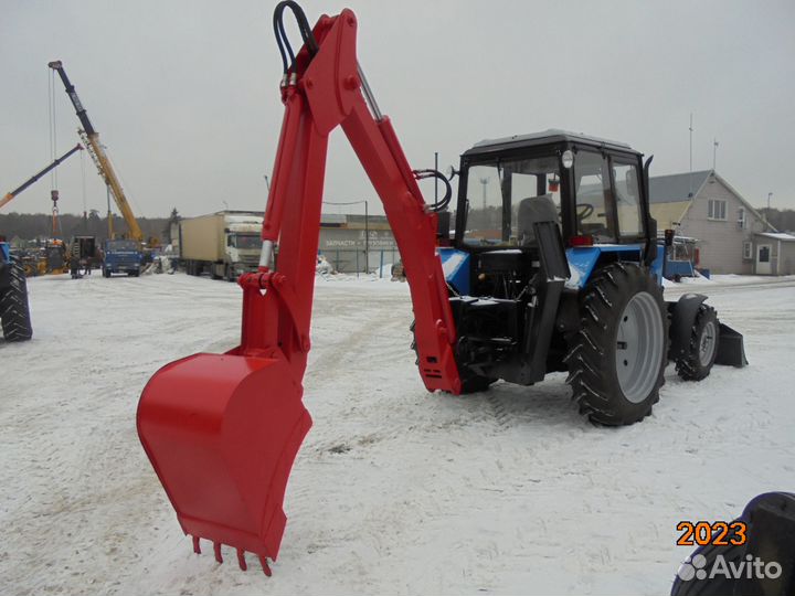 Машина для выемки грунта эбп-11.4 на базе мтз-82