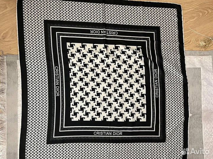 Женские шарфы и платки