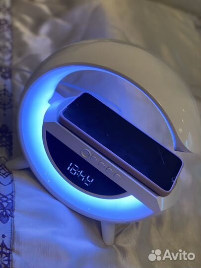 Блютуз колонка светильник + беспроводная зарядка