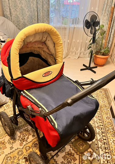 Коляска трансформер с подстаканником