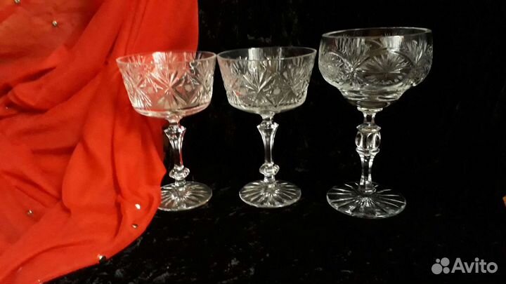 Вазы хрустальные на ножке