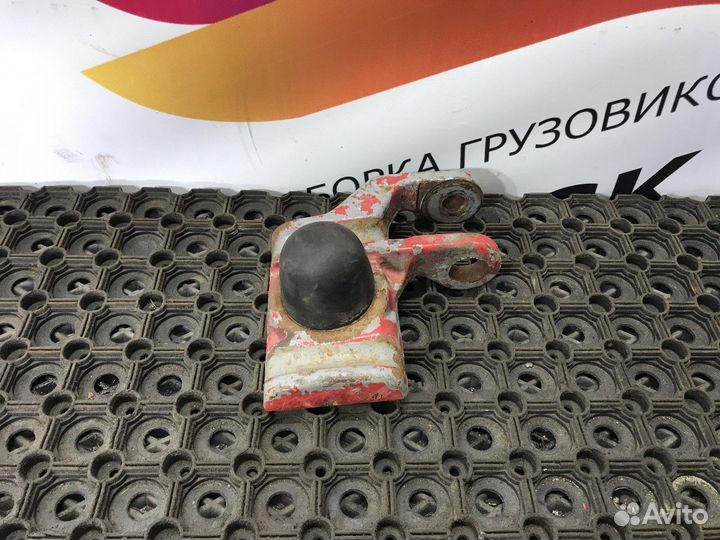 Кронштейн амортизатора правый