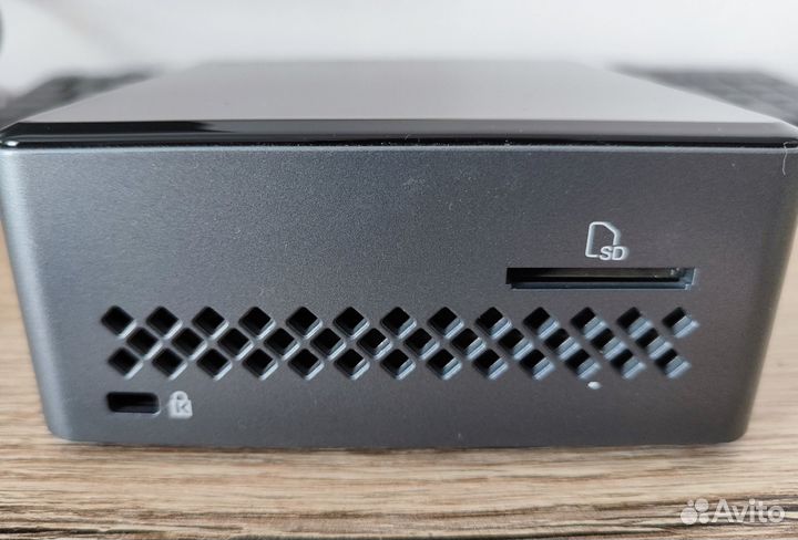 Неттоп Intel NUC6cayh