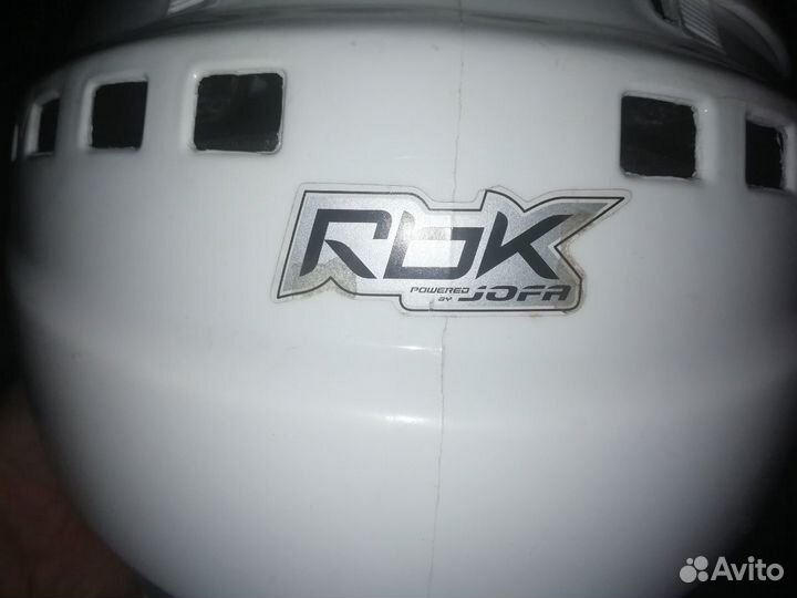 Хоккейный шлем