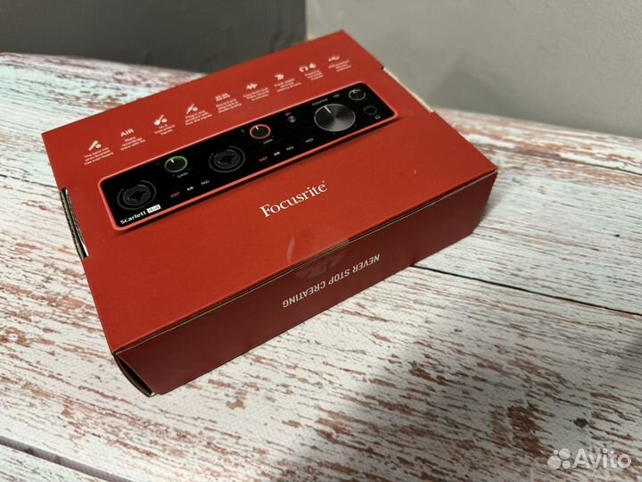 Focusrite Scarlett 4i4 3rd Gen Звуковая карта